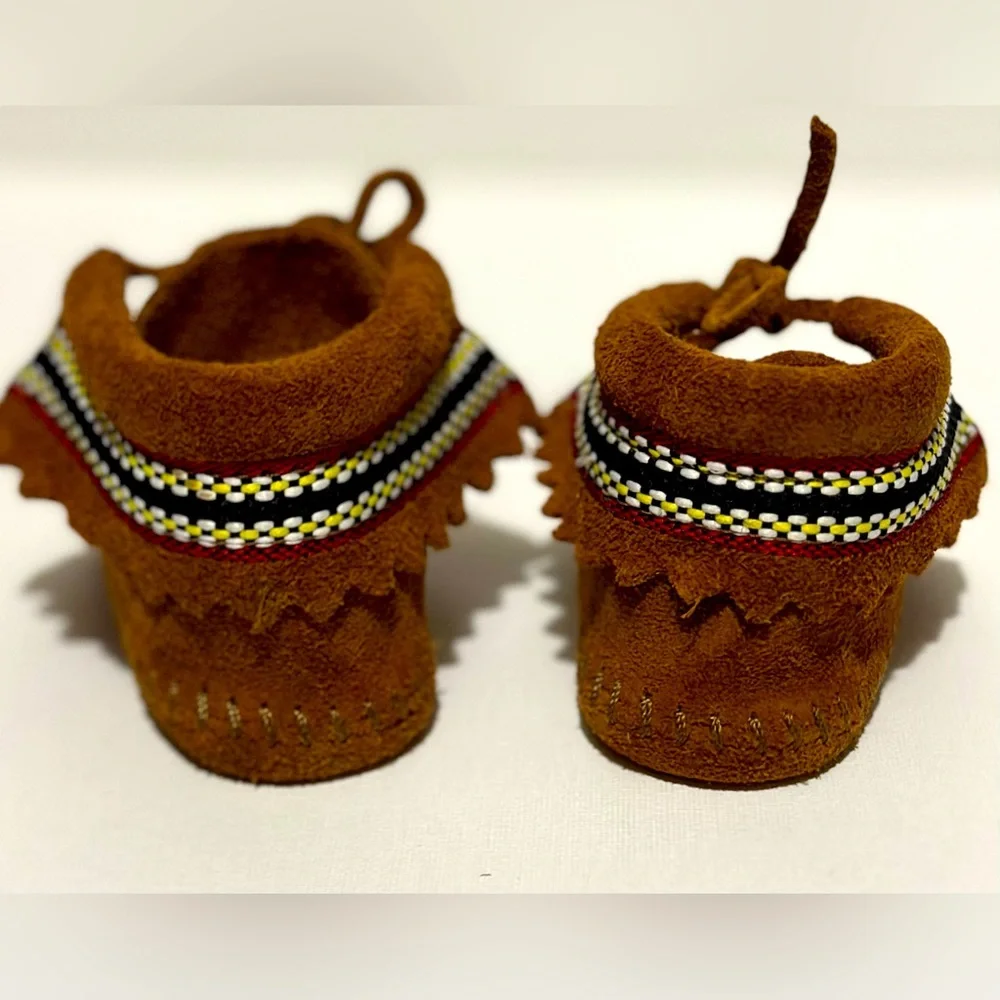 (91)- 🤗 Look At The Details On These Toddler Moccasins ⭐️ Vintage Minnetonka 🤎